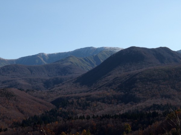 月山遥拝所より月山を臨む